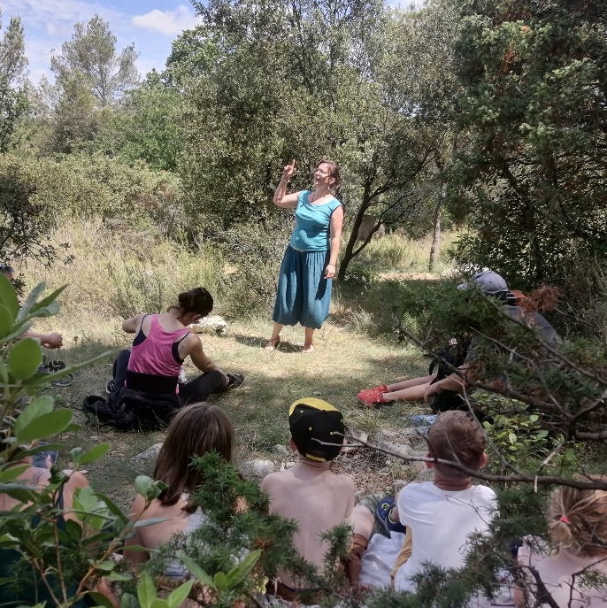 balade contée en Garrgigue saussines anne sophie robast conteuse carré